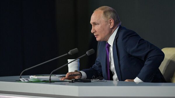 Russian President Vladimir Putin attends an annual end-of-year news conference at the Manezh Central Exhibition Hall, in Moscow, Russia - Sputnik International
