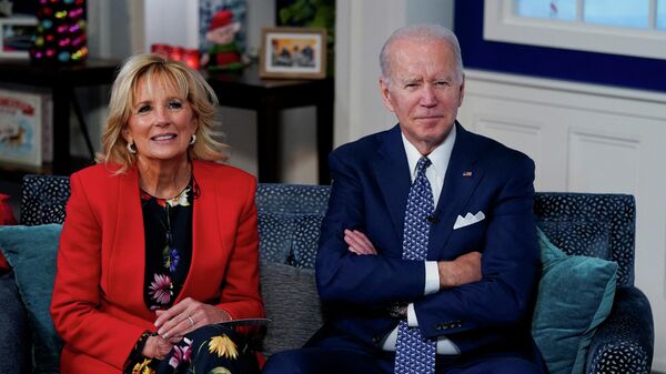 U.S. President Joe Biden and first lady Jill Biden participate in NORAD Santa tracker phone calls from South Court Auditorium at the White House in Washington, U.S., December 24, 2021. - Sputnik International