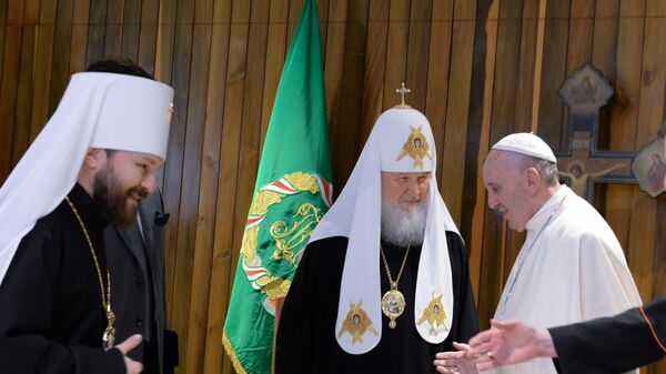Patriarch Kirill of Moscow and All Russia and Pope Francis during a meeting in Havana in 2016. External affairs chief at the Moscow Patriarchate of the Russian Orthodox Church, Metropolitan Hilarion (L) - Sputnik International