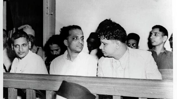  The trial of persons accused of participation and complicity in Mahatma Gandhi's assassination opened in the Special Court in Red Fort Delhi on May 27, 1948. A Close up of the accused persons. Left to right front row: Nathuram Vinayak Godse, Narayan Dattatraya Apte and Vishnu Ramkrishna Karkar. Seated behind are (from left to right) Diganber Ram Chandra Badge, Shankar s/o Kistayya, Vinayak Damodar Savarkar, Gopal Vinayak Godse and Dattatrays Sadashiv Parachure - Sputnik International