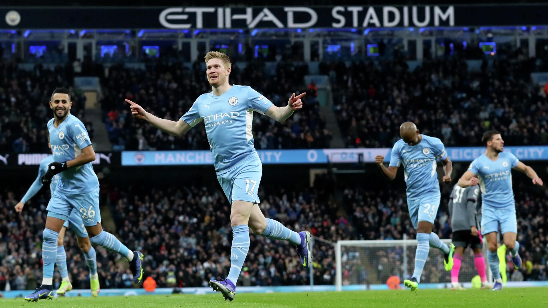 Manchester City's Kevin De Bruyne, center, celebrates after scoring the opening goal during the English Premier League soccer match between Manchester City and Leicester City at Etihad stadium in Manchester, England, Sunday, Dec. 26, 2021 - Sputnik International, 1920, 27.04.2022
