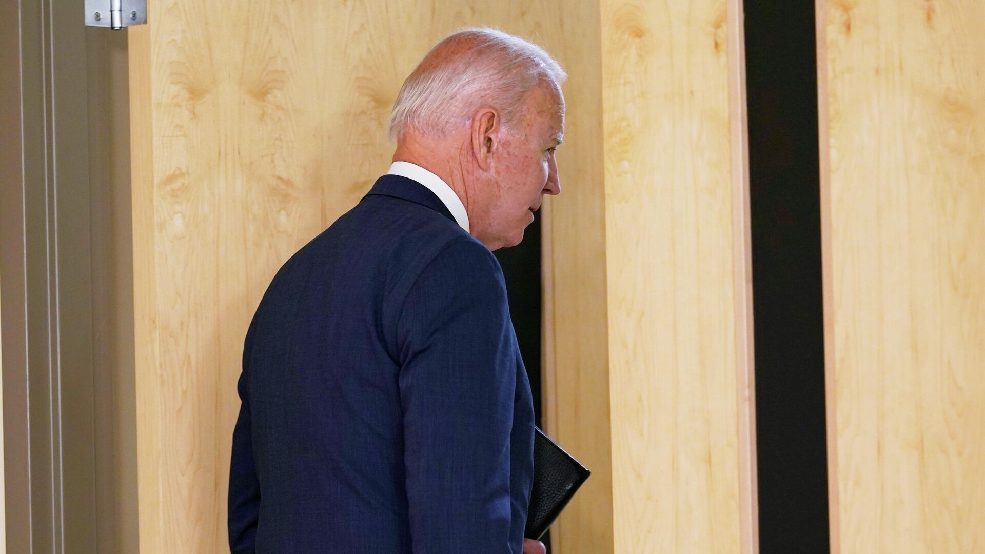 President Joe Biden walks away after talking about the May jobs report from the Rehoboth Beach Convention Center in Rehoboth Beach, Del., Friday, June 4, 2021 - Sputnik International, 1920, 28.12.2021