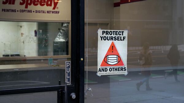 A sign requiring masks is seen outside of a closed-down business during the ongoing coronavirus disease (COVID-19) pandemic in Washington, U.S., December 27, 2021. - Sputnik International