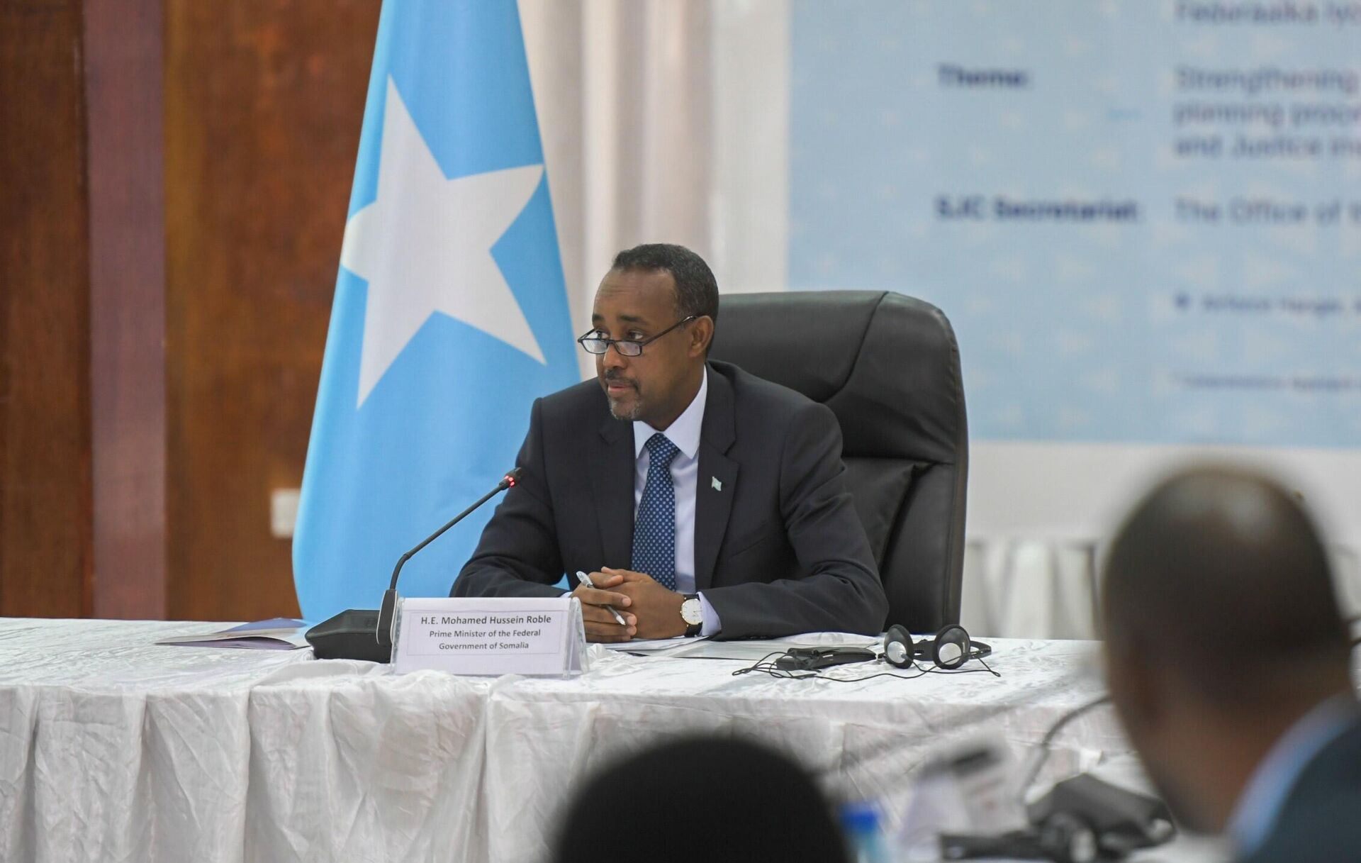 The Prime Minister of Somalia, Mohamed Hussein Roble, chairs a Security and Justice Committee meeting, involving top officials from the Federal Government of Somalia, Federal Member States and international partners, in Mogadishu, Somalia, on 1 December 2020. - Sputnik International, 1920, 28.12.2021