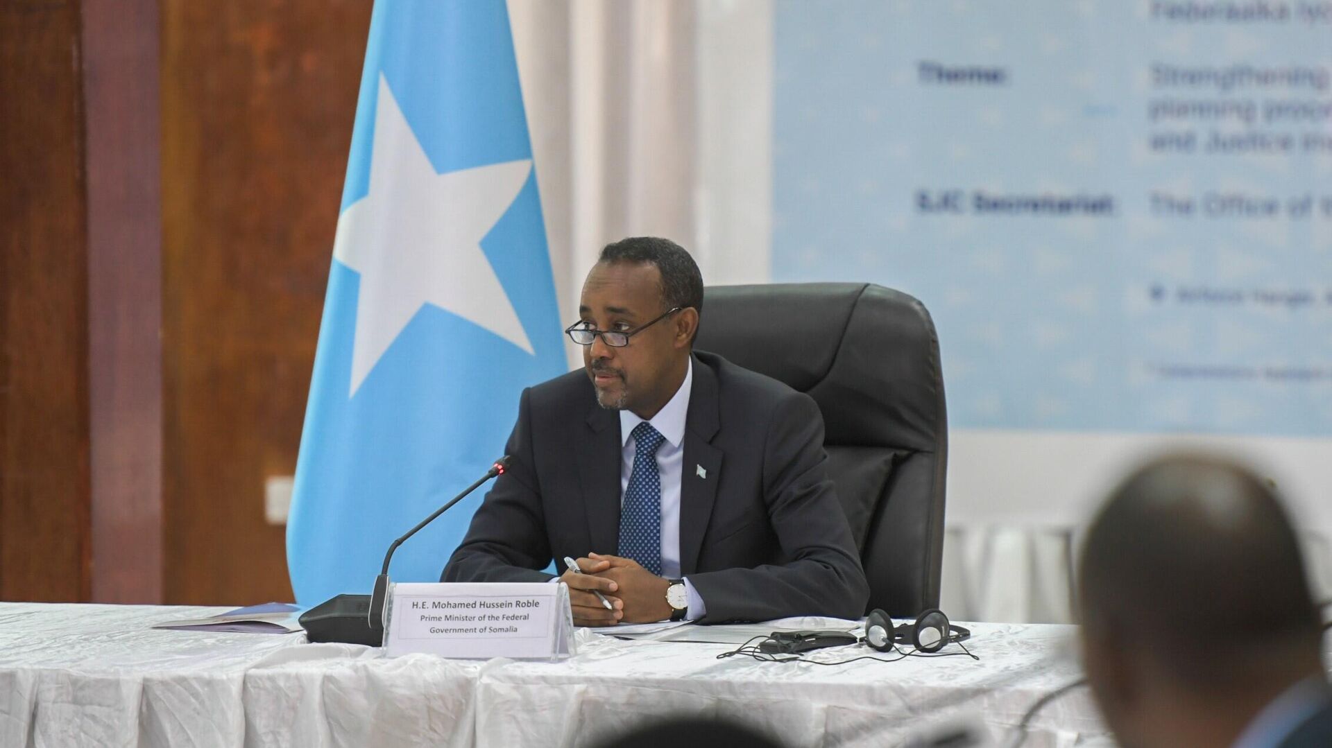 The Prime Minister of Somalia, Mohamed Hussein Roble, chairs a Security and Justice Committee meeting, involving top officials from the Federal Government of Somalia, Federal Member States and international partners, in Mogadishu, Somalia, on 1 December 2020. - Sputnik International, 1920, 02.01.2022