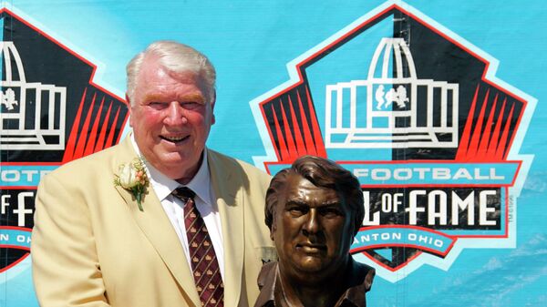 Broadcaster and former Oakland Raiders coach John Madden poses with his bust after enshrinement into the Pro Football Hall of Fame Saturday, Aug. 5, 2006, in Canton, Ohio. - Sputnik International