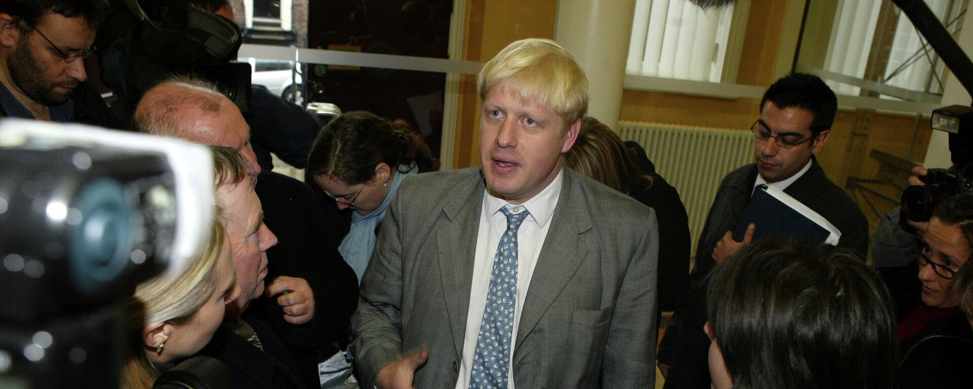 Conservative Member of Parliament and editor of The Spectator magazine, Boris Johnson arrives at the Liverpool Institute of Performing Arts in Liverpool, England, Wednesday Oct. 20 2004 - Sputnik International, 1920, 29.12.2021