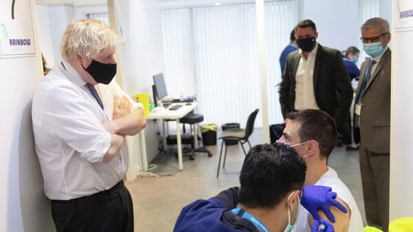 British Prime Minister Boris Johnson visits COVID-19 vaccination centre in Milton Keynes - Sputnik International
