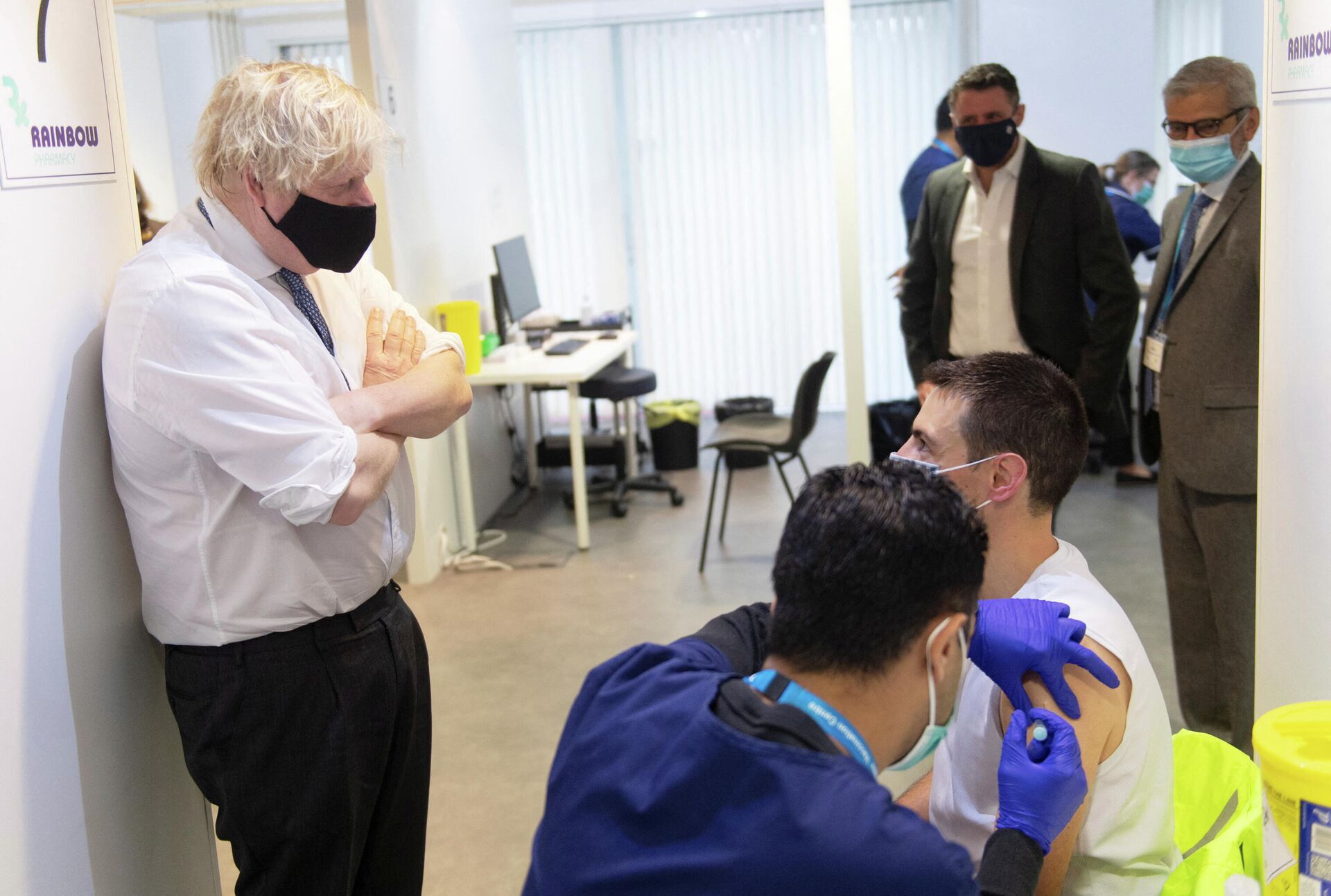 British Prime Minister Boris Johnson visits COVID-19 vaccination centre in Milton Keynes - Sputnik International, 1920, 10.01.2022