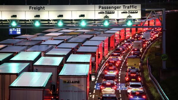 Cars and trucks queue at the entrance of the Eurotunnel, ahead of increased restrictions for travellers to France from Britain, in Folkestone, Britain, December 17, 2021 - Sputnik International