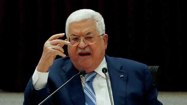 President Mahmoud Abbas gestures during a meeting in Ramallah, in the Israeli-occupied West Bank August 18, 2020. REUTERS/Mohamad Torokman/Pool/File Photo - Sputnik International