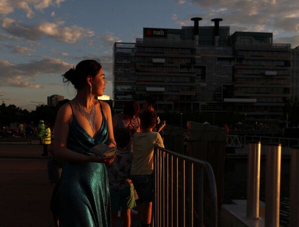 A woman looks out on the Yarra River waterfront at a New Year's Eve celebration in Melbourne, Australia, 31 December 2021.  - Sputnik International