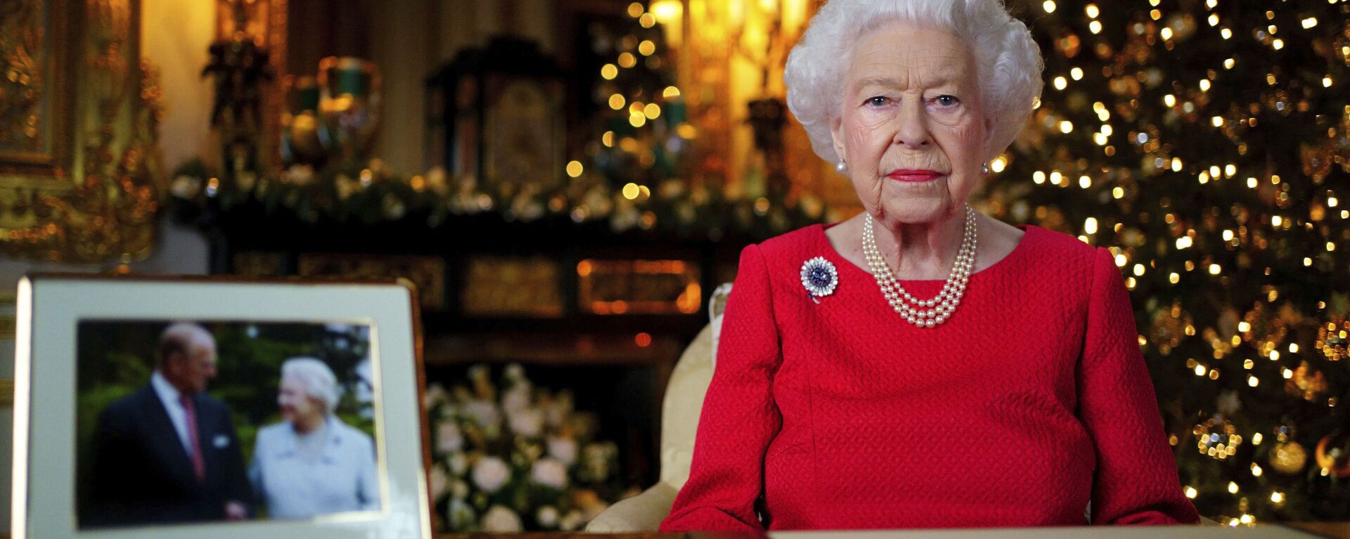 Королева Великобритании Елизавета II в рождественской трансляции в Виндзорском замке, Англия - Sputnik International, 1920, 27.05.2022