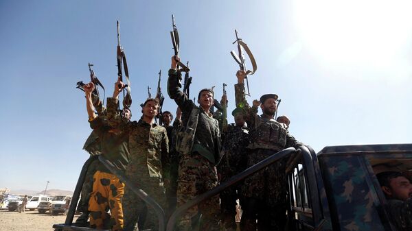 Newly recruited Houthi fighters chant slogans as they ride a military vehicle during a gathering in the capital Sanaa to mobilize more fighters to battlefronts to fight pro-government forces in several Yemeni cities, on January 3, 2017.  - Sputnik International