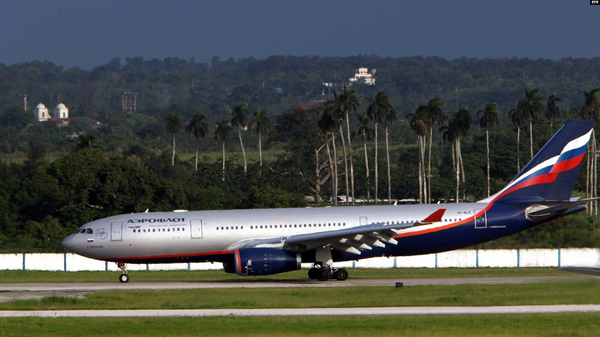 A passenger aircraft from Russia's national airline Aeroflot lands at Cuba's Havana Jose Marti International Airport in 2013. - Sputnik International