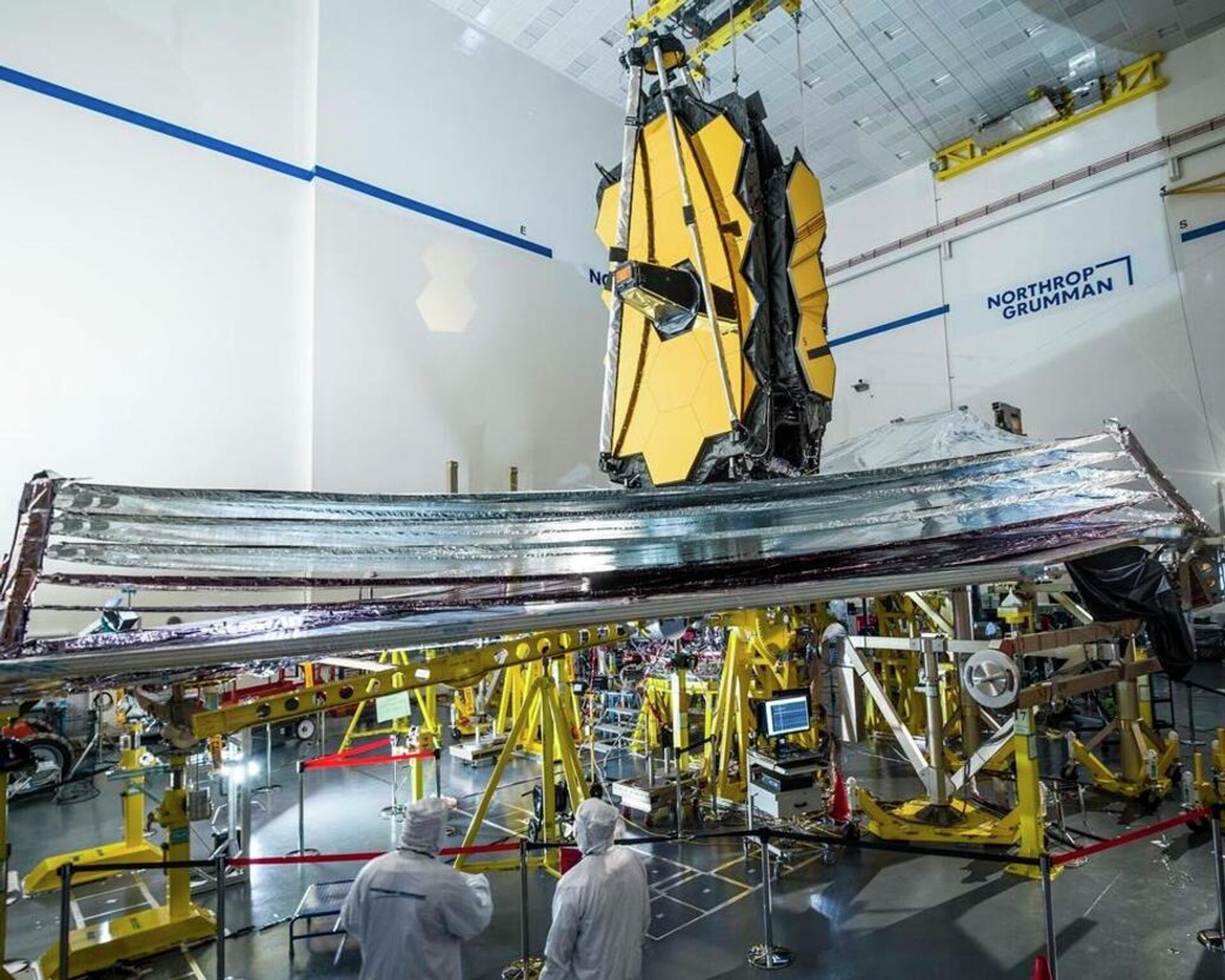On Jan. 4, 2022, engineers successfully completed the deployment of the James Webb Space Telescope’s sunshield, seen here during its final deployment test on Earth in December 2020 at Northrop Grumman in Redondo Beach, California. The five-layer, tennis court-sized sunshield is essential for protecting the telescope from heat, allowing Webb’s instruments to cool down to the extremely low temperatures necessary to carry out its science goals. - Sputnik International, 1920, 05.01.2022