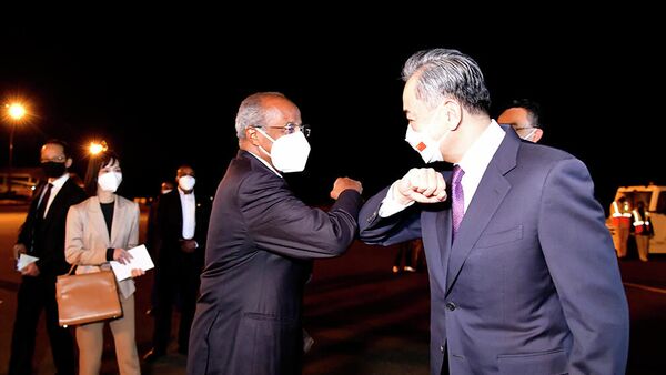 Eritrean Foreign Minister Osman Saleh Mohammad and Chinese State Councilor and Foreign Minister Wang Yi meet on the tarmac at Asmara International Airport on January 4, 2022 - Sputnik International
