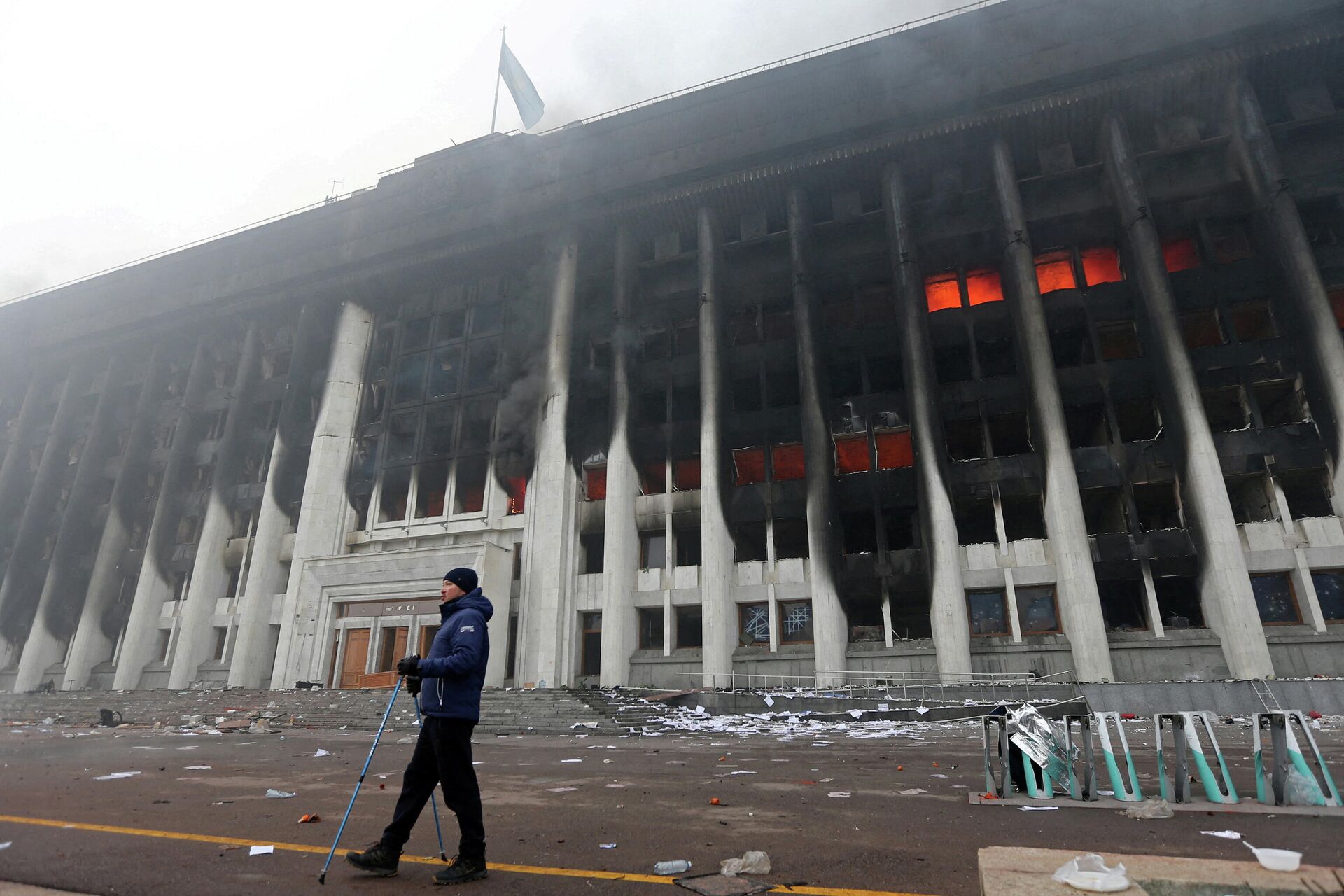 A man stands in front of the mayor's office building which was torched during protests triggered by fuel price increase in Almaty, Kazakhstan January 6, 2022 - Sputnik International, 1920, 06.01.2022