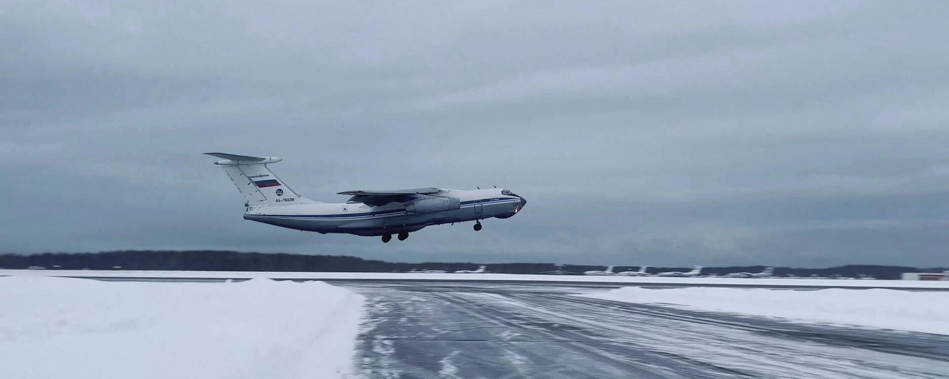 A military aircraft carrying Russian servicemen takes off from an airfield on its way to Kazakhstan, outside Moscow, Russia January 6, 2022, in this still image taken from video. Russian paratroopers have been deployed to Kazakhstan as part of a peacekeeping force that includes troops from four other former Soviet republics. - Sputnik International, 1920, 10.01.2022