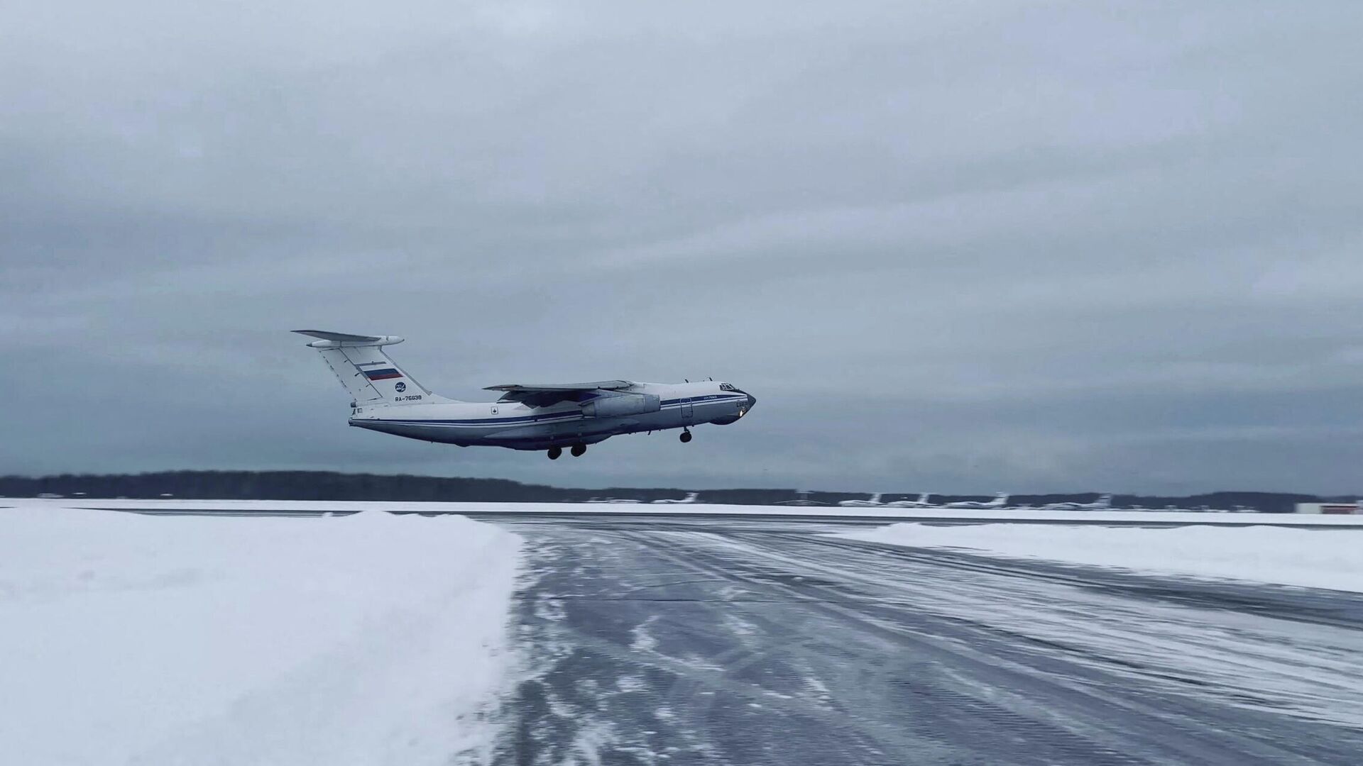 A military aircraft carrying Russian servicemen takes off from an airfield on its way to Kazakhstan, outside Moscow, Russia January 6, 2022, in this still image taken from video. Russian paratroopers have been deployed to Kazakhstan as part of a peacekeeping force that includes troops from four other former Soviet republics. - Sputnik International, 1920, 06.01.2022
