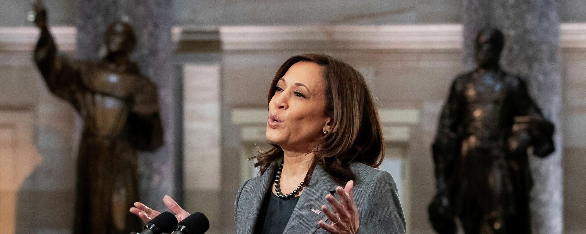 U.S. Vice President Kamala Harris delivers remarks on the one-year anniversary of the January 6, 2021 attack on the Capitol in Washington, U.S., January 6, 2022. - Sputnik International, 1920, 10.01.2022