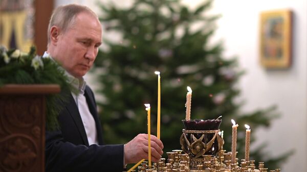 Vladimir Putin attends a Christmas service, 7 January 2022 - Sputnik International