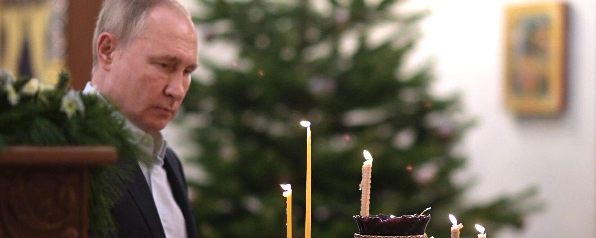 Vladimir Putin attends a Christmas service, 7 January 2022 - Sputnik International, 1920, 07.01.2022