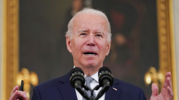 U.S. President Joe Biden delivers remarks on the December 2021 jobs report during a speech in the State Dining Room at the White House in Washington, U.S., January 7, 2022. REUTERS/Kevin Lamarque - Sputnik International
