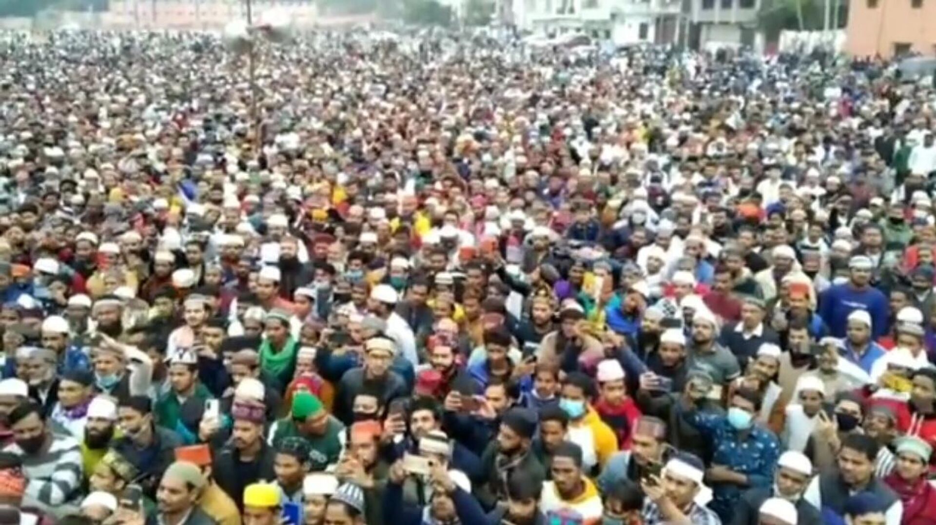 Thousands of Muslims gathered for a rally in India's Uttar Pradesh to protest calls for the killing of Muslims.  - Sputnik International, 1920, 07.01.2022