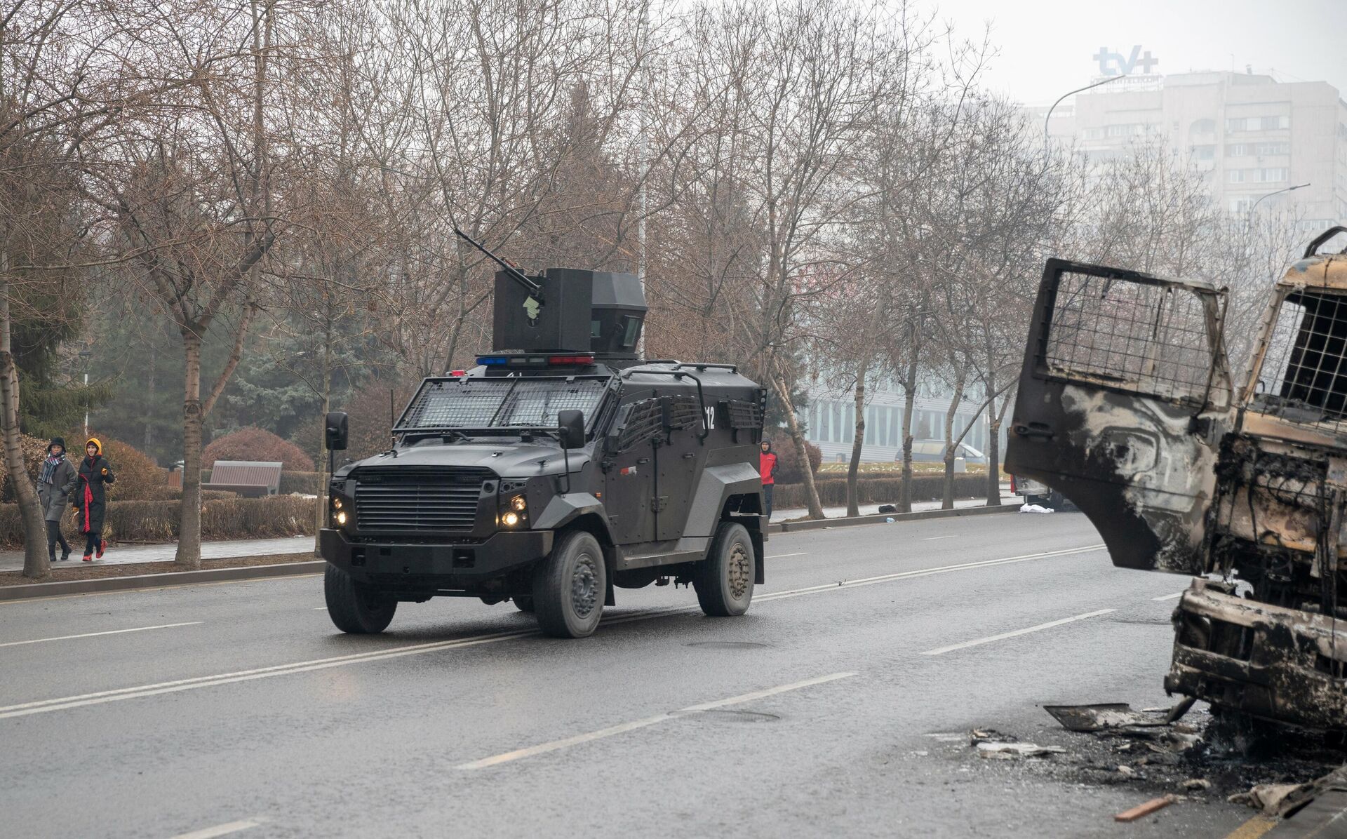 A military vehicle moves along a street in central Almaty on 7 January 2022, after violence that erupted following protests over hikes in fuel prices. - Sputnik International, 1920, 08.01.2022