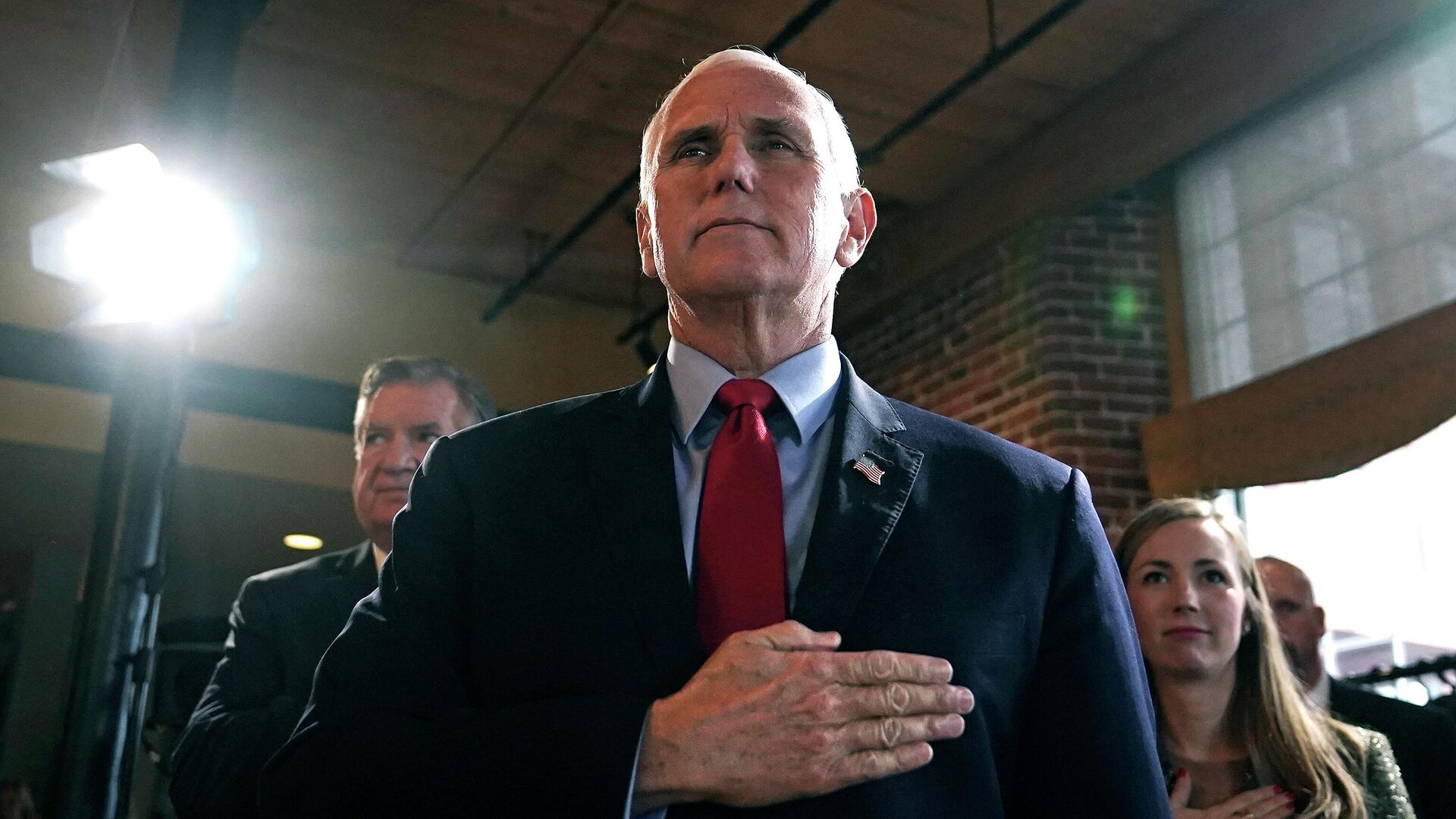 Former Vice President Mike Pence stands for the Pledge of Allegiance during a gathering, Wednesday, Dec. 8, 2021, in Manchester, N.H.  - Sputnik International, 1920, 08.01.2022