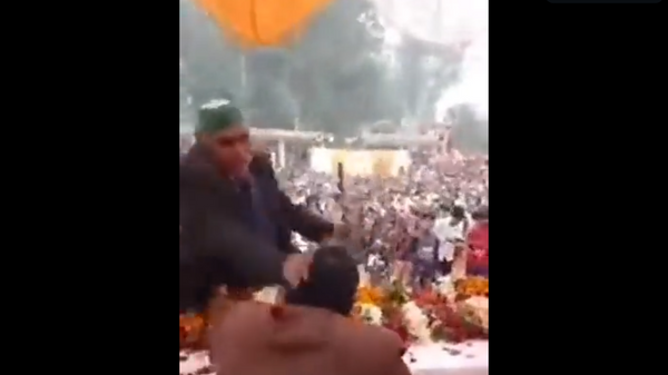Bharatiya Janata Party (BJP) lawmaker Pankaj Gupta was mocked after a video of him apparently being slapped by an elderly farmer during an event held in Uttar Pradesh state surfaced on social media. - Sputnik International
