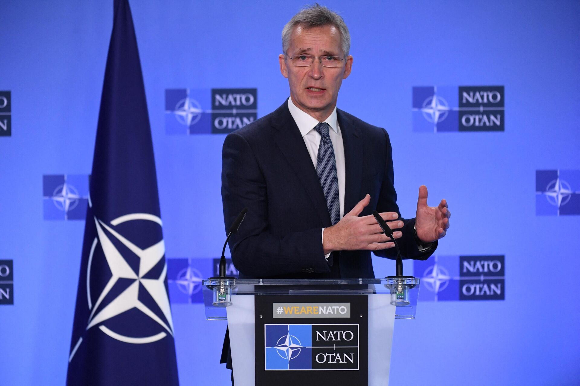 NATO Secretary General Jens Stoltenberg gestures as he speaks during a joint press conference with Ukraine's Deputy Prime Minister for European and Euro-Atlantic Integration after their bilateral meeting at the NATO headquarters in Brussels on January 10, 2022.  - Sputnik International, 1920, 29.11.2022