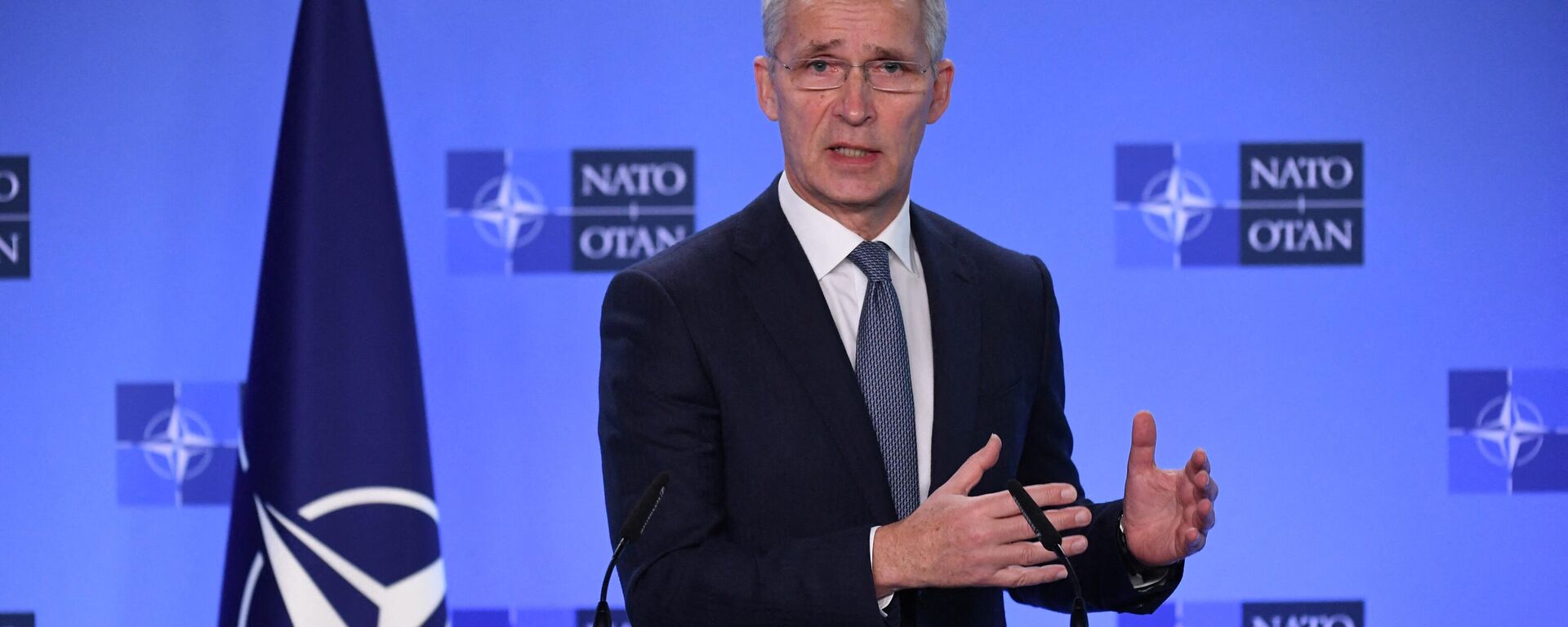 NATO Secretary General Jens Stoltenberg gestures as he speaks during a joint press conference with Ukraine's Deputy Prime Minister for European and Euro-Atlantic Integration after their bilateral meeting at the NATO headquarters in Brussels on January 10, 2022.  - Sputnik International, 1920, 10.01.2022