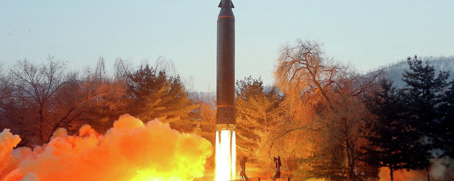  A view of what state news agency KCNA reports is the test firing of a hypersonic missile at an undisclosed location in North Korea, January 5, 2022 - Sputnik International, 1920, 11.01.2022