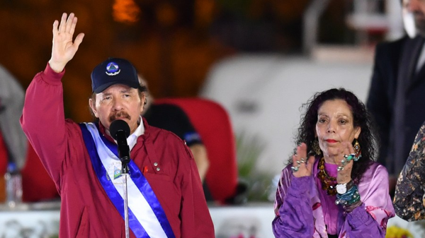 Nicaraguan President Daniel Ortega (L) and Vice President Rosario Murillo attend the swearing-in ceremony for a new presidential term in Managua, Nicaragua, Jan. 10, 2022. - Sputnik International