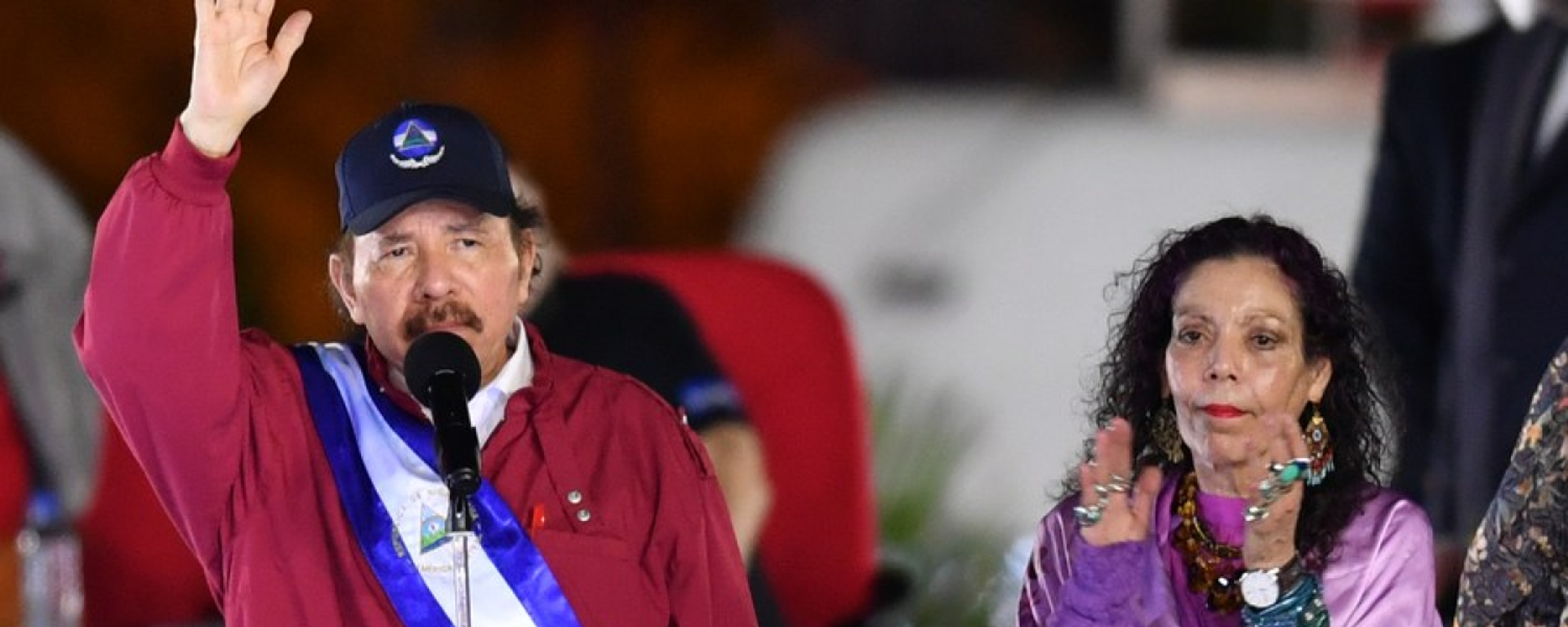 Nicaraguan President Daniel Ortega (L) and Vice President Rosario Murillo attend the swearing-in ceremony for a new presidential term in Managua, Nicaragua, Jan. 10, 2022. - Sputnik International, 1920, 20.05.2022