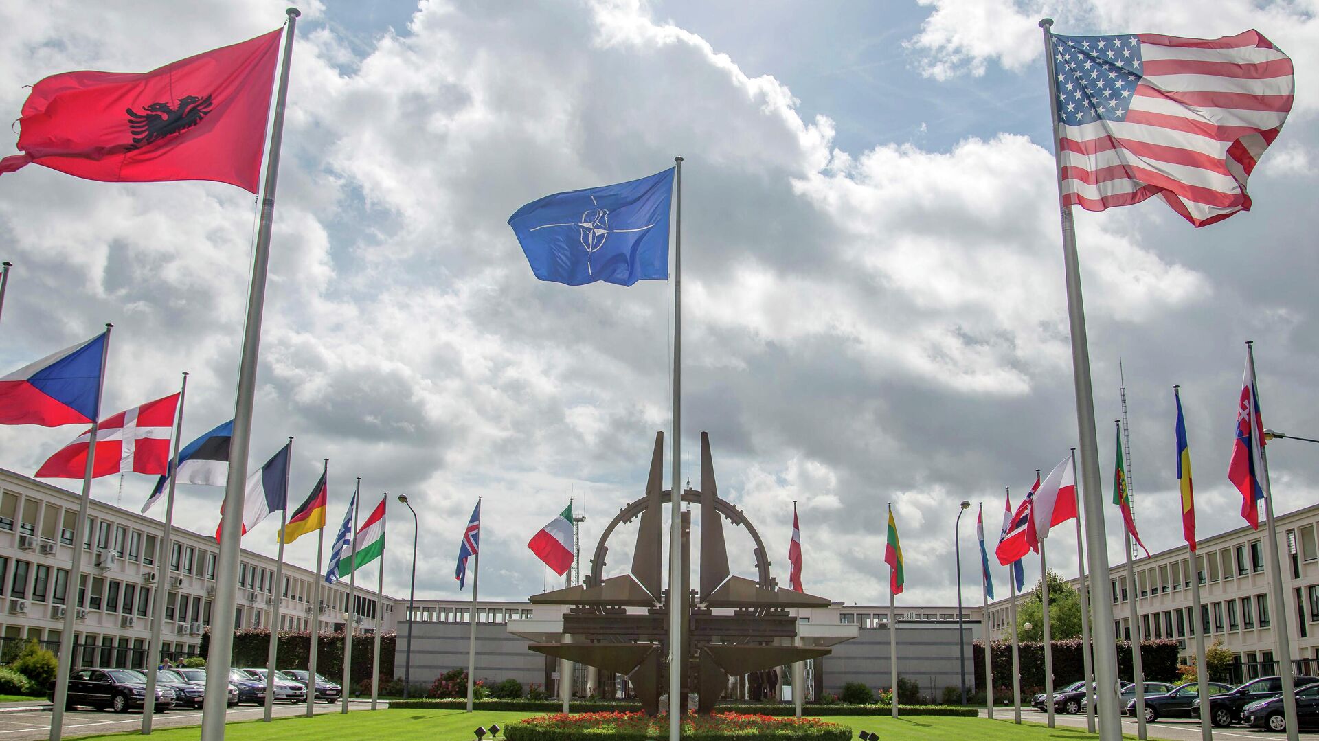Flags of member nations flap in the wind outside NATO headquarters in Brussels on Friday, Aug. 29, 2014.  - Sputnik International, 1920, 30.06.2022
