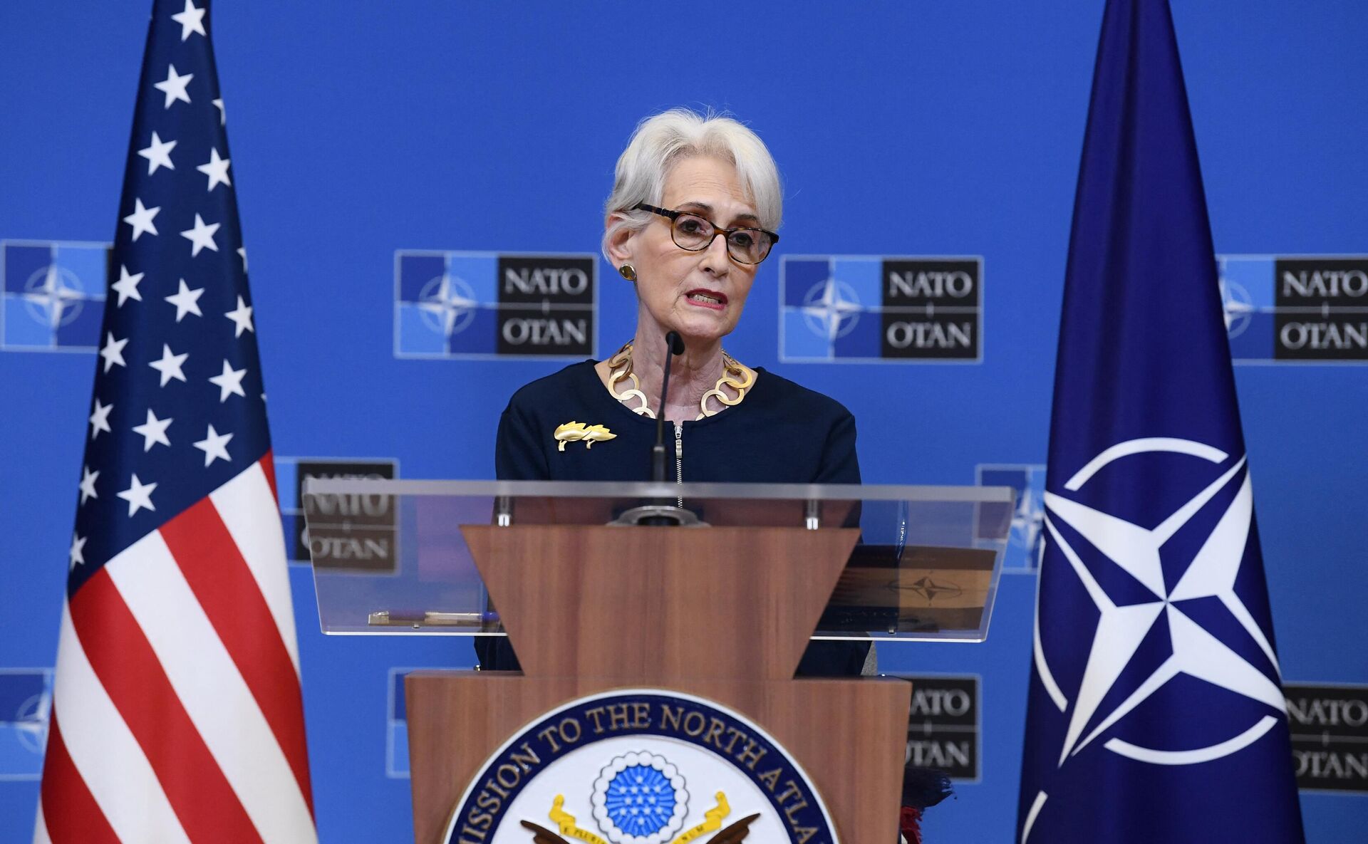 US Deputy Secretary of State Wendy Sherman addresses a press conference following a meeting of the NATO-Russia Council at the NATO headquarters in Brussels on January 12, 2022. - Sputnik International, 1920, 25.02.2022