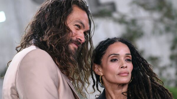 US actor Jason Momoa and his wife US actress Lisa Bonet arrive for Apple TV+ world premiere of SEE at the Fox Regency Village Theater in Los Angeles on October 21, 2019 - Sputnik International