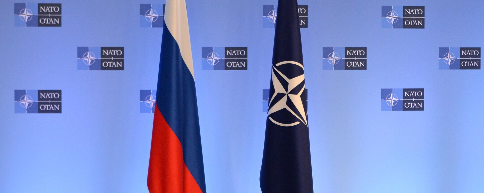 Russian and NATO flags are seen before the Russia - NATO talks in Brussels, Belgium - Sputnik International, 1920, 07.03.2022