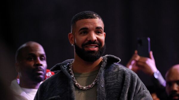Drake attends Drake's Till Death Do Us Part rap battle on October 30, 2021 in Long Beach, California. - Sputnik International