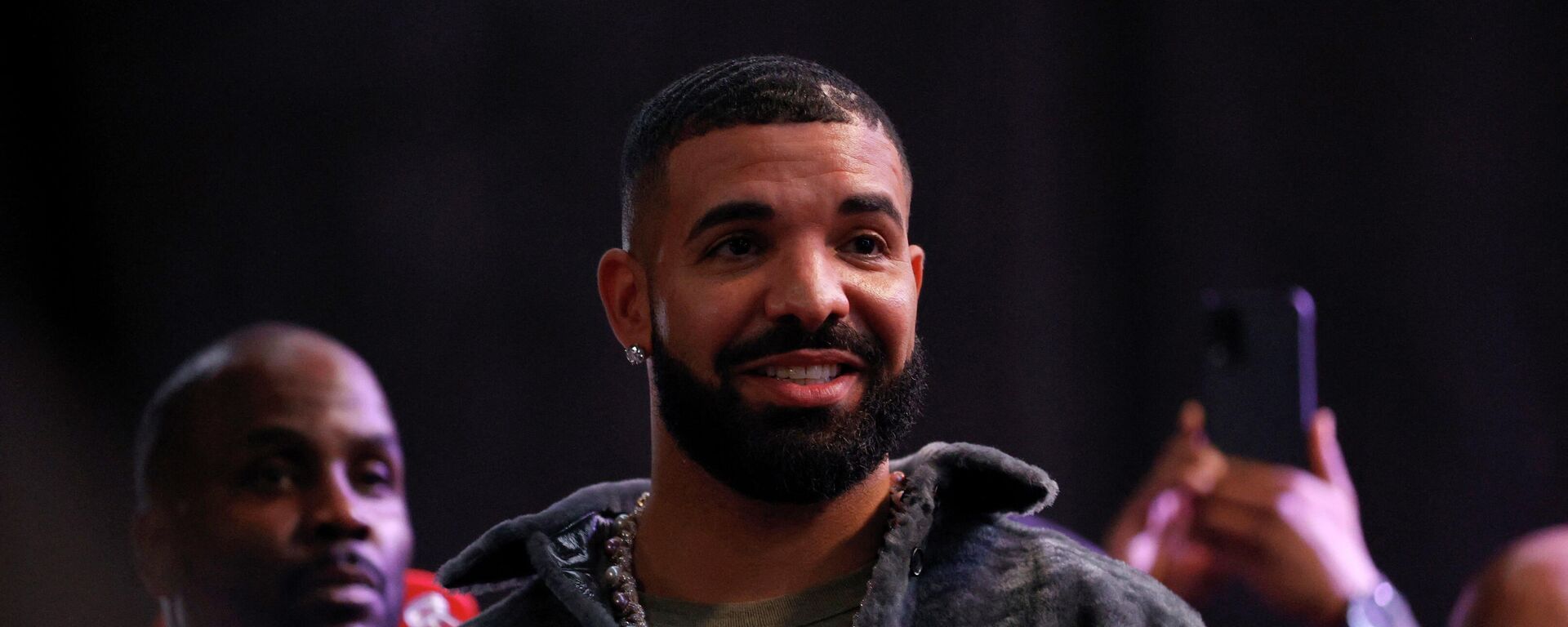 Drake attends Drake's Till Death Do Us Part rap battle on October 30, 2021 in Long Beach, California. - Sputnik International, 1920, 13.01.2022