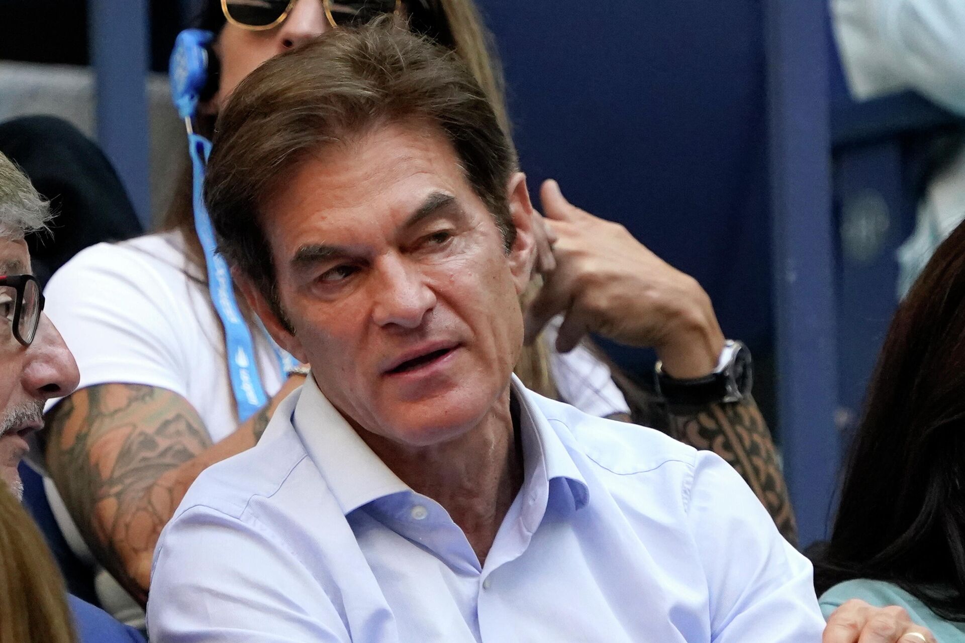 Dr. Oz watches play during the women's singles final of the US Open tennis championships, in this file photo from Sept. 11, 2021, in New York. Mehmet Oz is running in the wide-open race for the Pennsylvania seat being vacated by two-term Republican Sen. Pat Toomey. The race has attracted wealthy and well-connected transplants, and homers. - Sputnik International, 1920, 23.06.2022