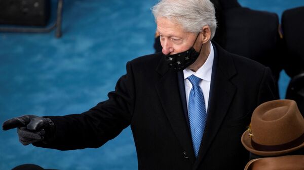 Former US President Bill Clinton gestures as he arrives for the inauguration of Joe Biden as the 46th US President on January 20, 2021, at the US Capitol in Washington, DC - Sputnik International