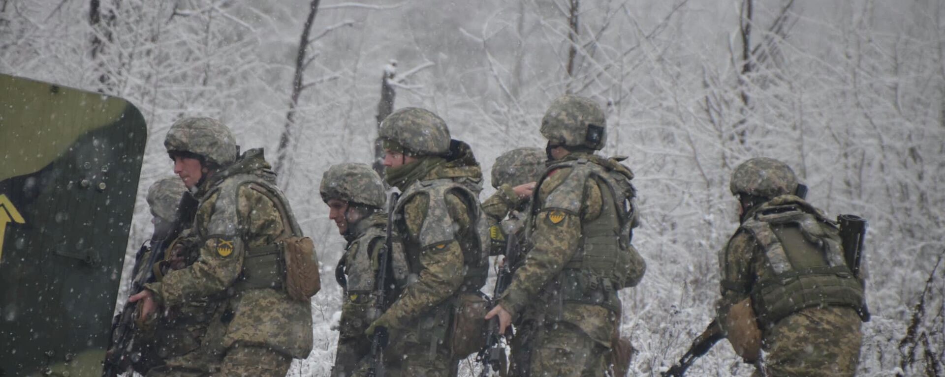 Service members of the 92nd Separate Mechanized Brigade of the Ukrainian Armed Forces take part in military drills at a shooting range in Kharkiv region, Ukraine, in this handout picture released December 20, 2021. Press Service of the 92nd Separate Mechanized Brigade/Handout via REUTERS  - Sputnik International, 1920, 14.01.2022