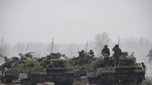 Service members of the 92nd Separate Mechanized Brigade of the Ukrainian Armed Forces take part in military drills at a shooting range in Kharkiv region, Ukraine, in this handout picture released December 20, 2021. Press Service of the 92nd Separate Mechanized Brigade/Handout via REUTERS  - Sputnik International