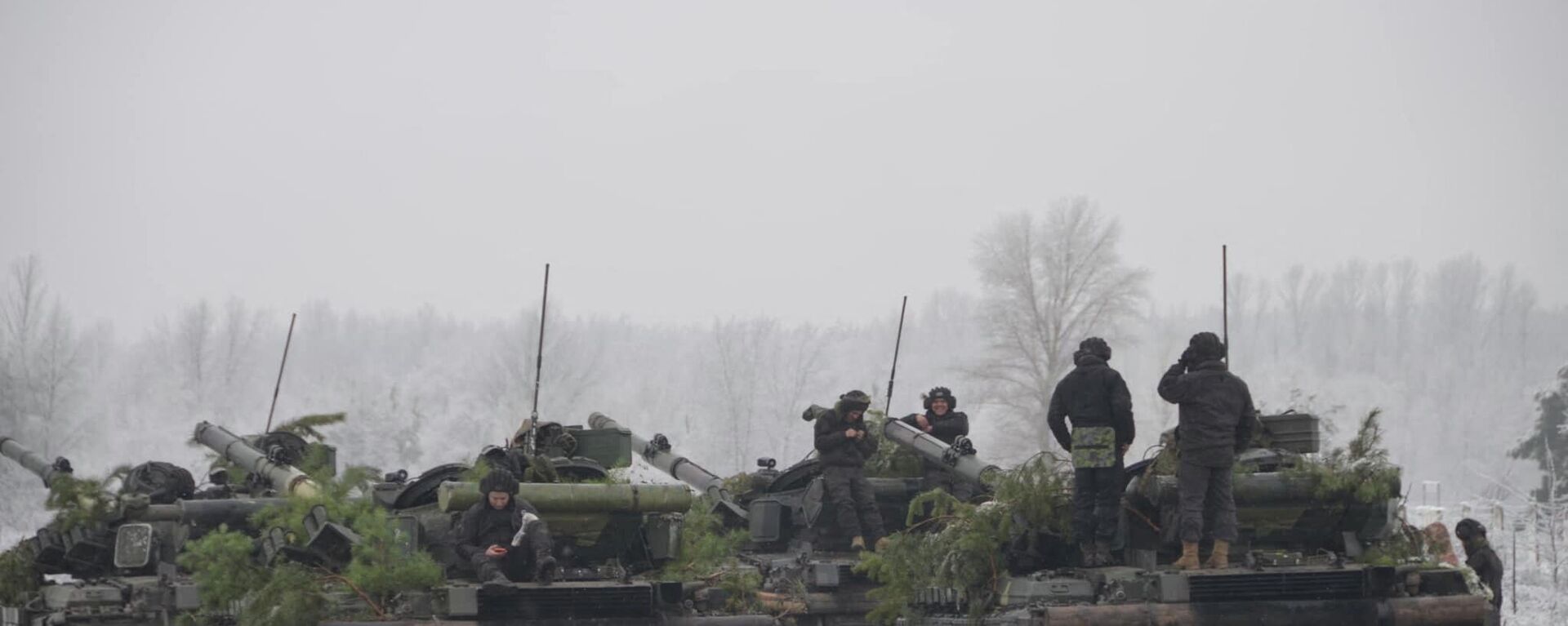 Service members of the 92nd Separate Mechanized Brigade of the Ukrainian Armed Forces take part in military drills at a shooting range in Kharkiv region, Ukraine, in this handout picture released December 20, 2021. Press Service of the 92nd Separate Mechanized Brigade/Handout via REUTERS  - Sputnik International, 1920, 25.01.2022