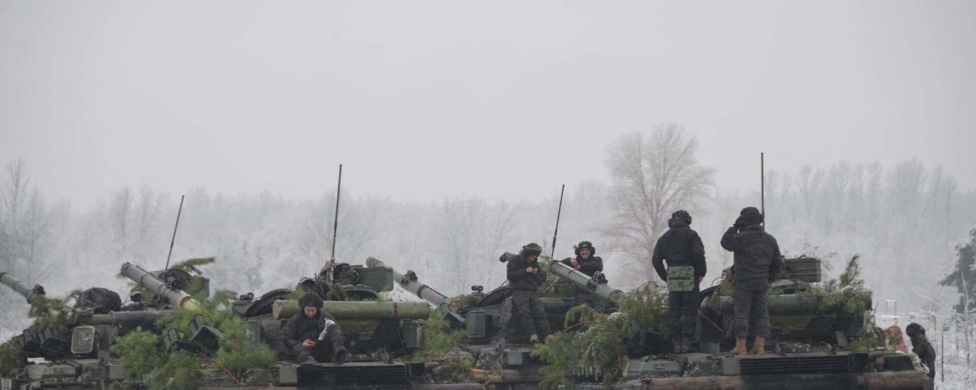 Service members of the 92nd Separate Mechanized Brigade of the Ukrainian Armed Forces take part in military drills at a shooting range in Kharkiv region, Ukraine, in this handout picture released December 20, 2021. Press Service of the 92nd Separate Mechanized Brigade/Handout via REUTERS  - Sputnik International, 1920, 14.01.2022