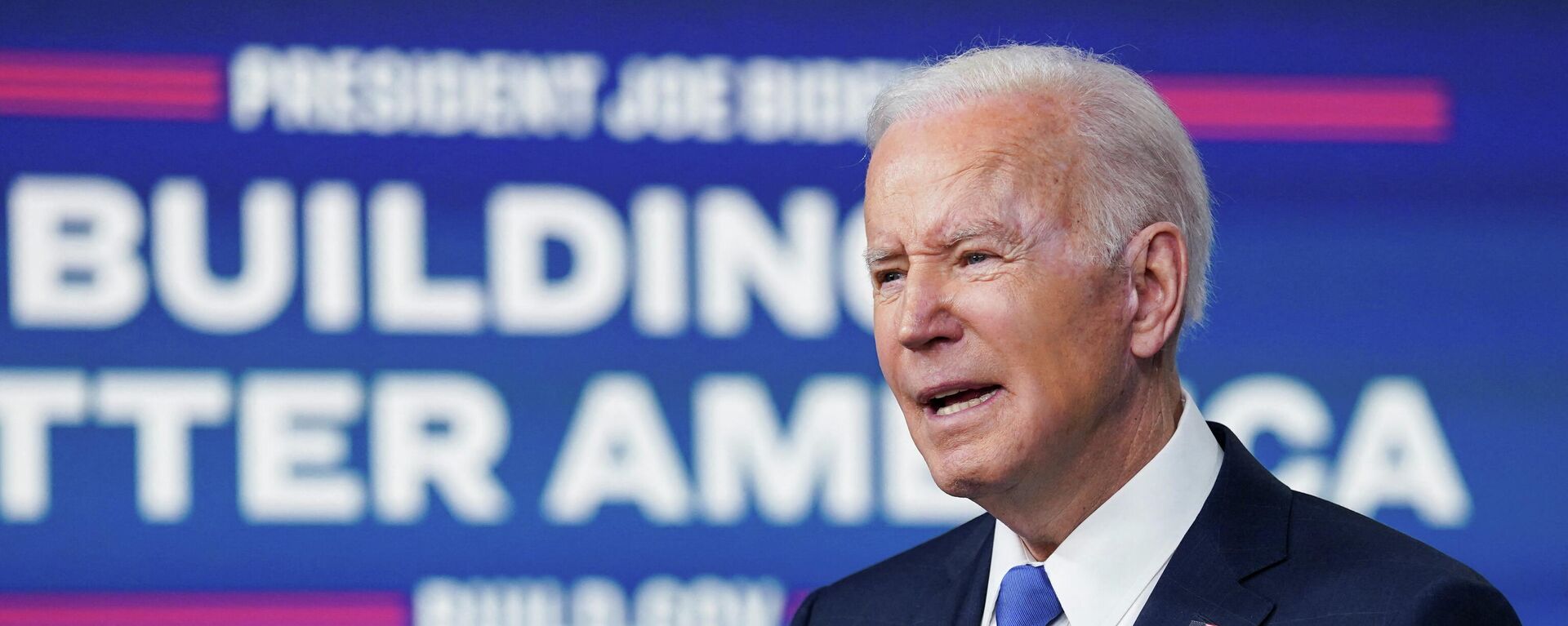 U.S. President Joe Biden delivers remarks on how the Bipartisan Infrastructure Law will rebuild America's bridges, in the South Court Auditorium at the White House in Washington, U.S., January 14, 2022. - Sputnik International, 1920, 15.01.2022